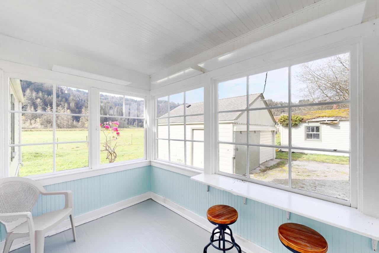 Redwood Farmhouse In The Orick Valley Extérieur photo