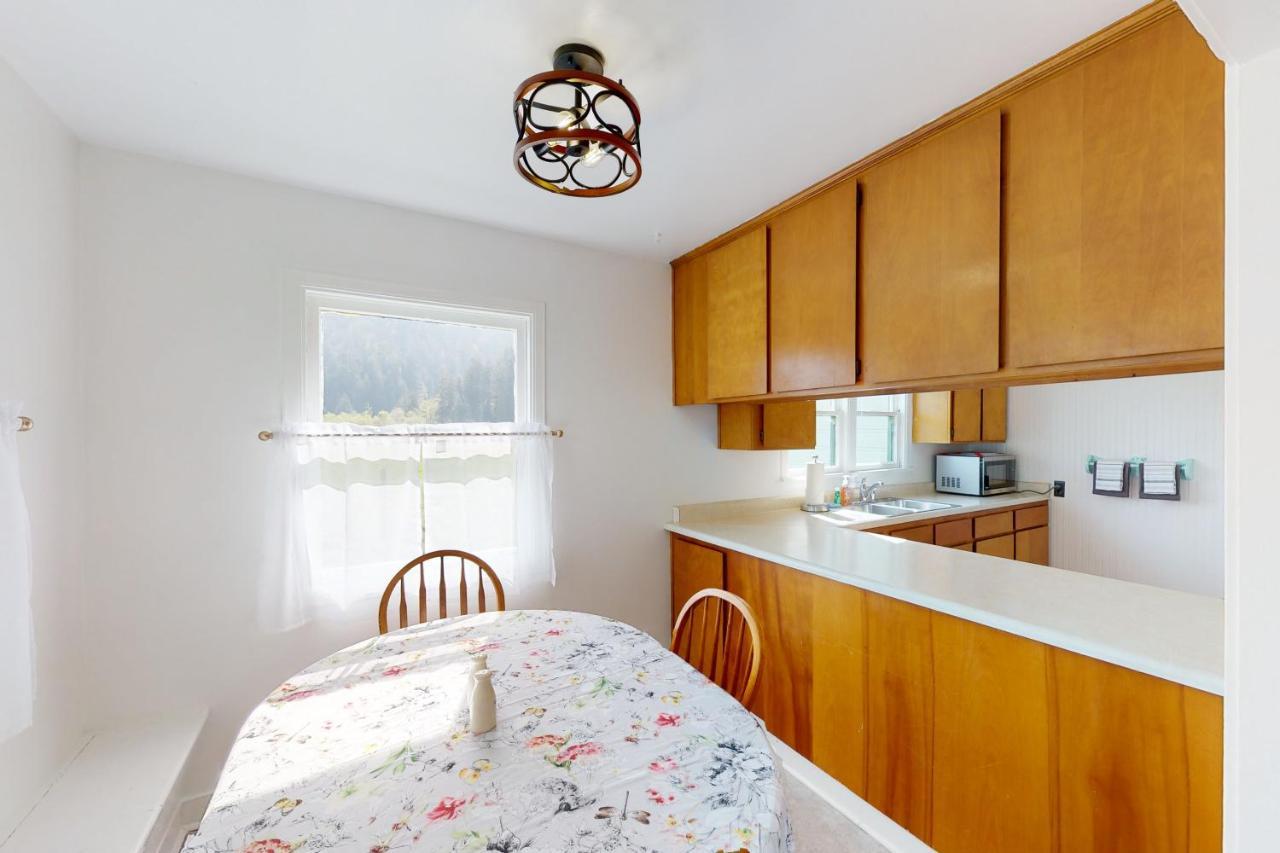 Redwood Farmhouse In The Orick Valley Extérieur photo