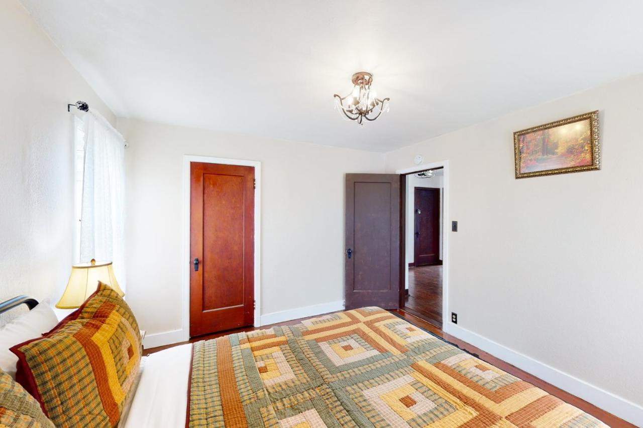 Redwood Farmhouse In The Orick Valley Extérieur photo