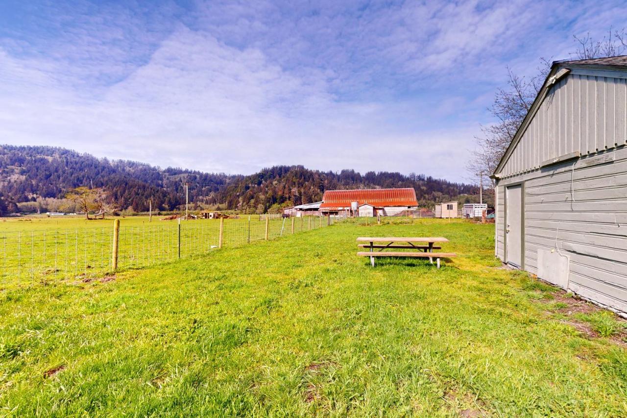 Redwood Farmhouse In The Orick Valley Extérieur photo