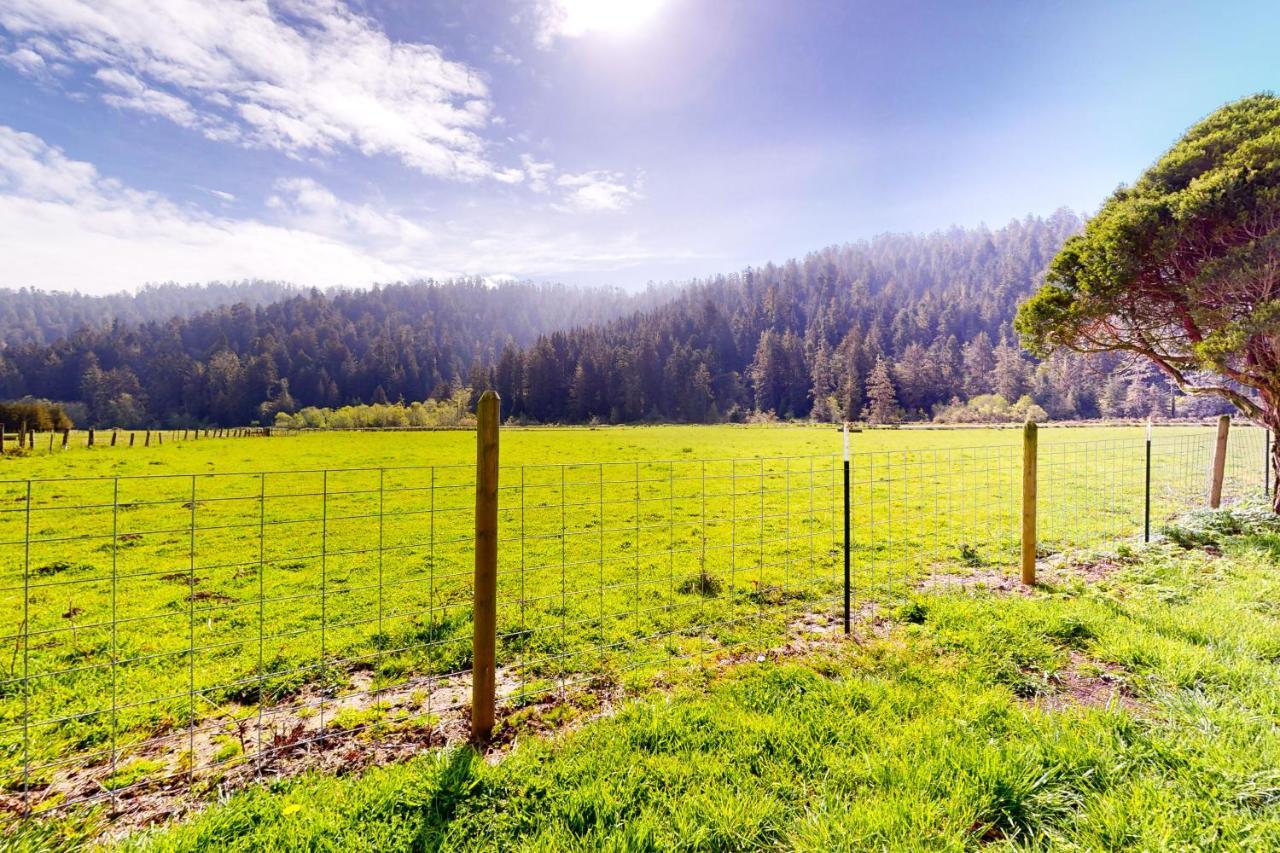 Redwood Farmhouse In The Orick Valley Extérieur photo